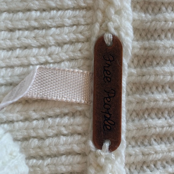 Free People Cropped Cream Sweater - Picture 5 of 5